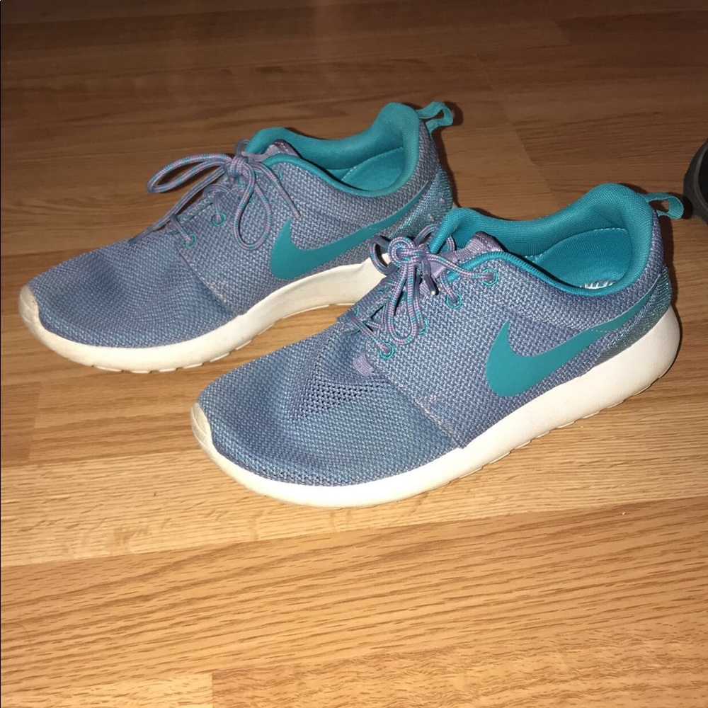 Nike tennis shoes